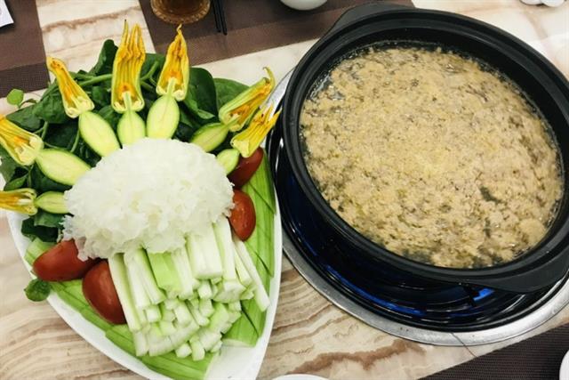 Lẩu tôm bầu thanh mát ngày hè Lẩu tôm bầu thanh mát ngày hè